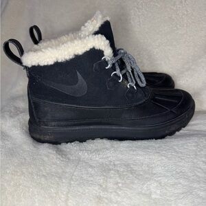 Nike Woodside Chukka 2 Sherpa Lined Winter Boots Womens 9